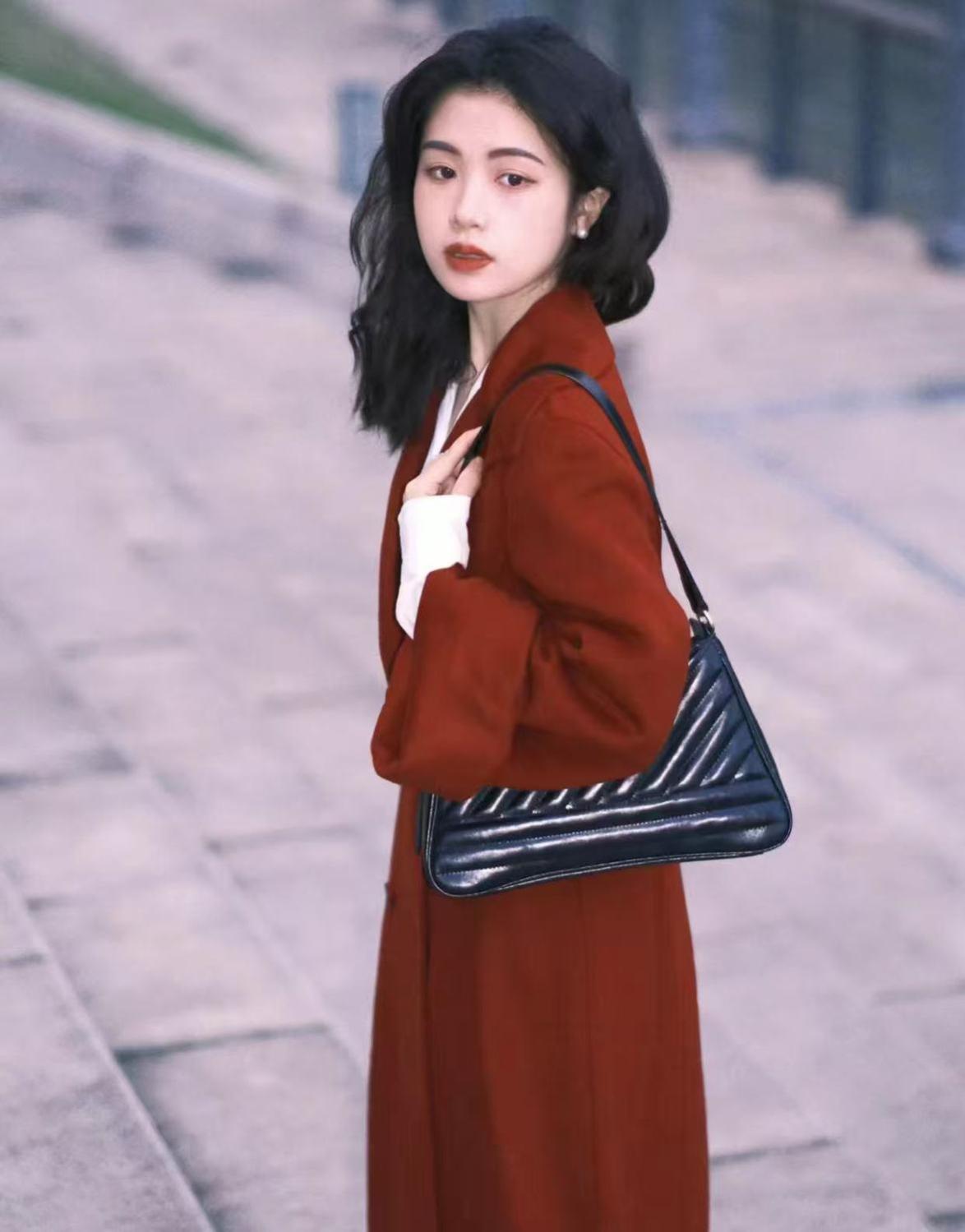 方圆脸穿搭妆容选择多